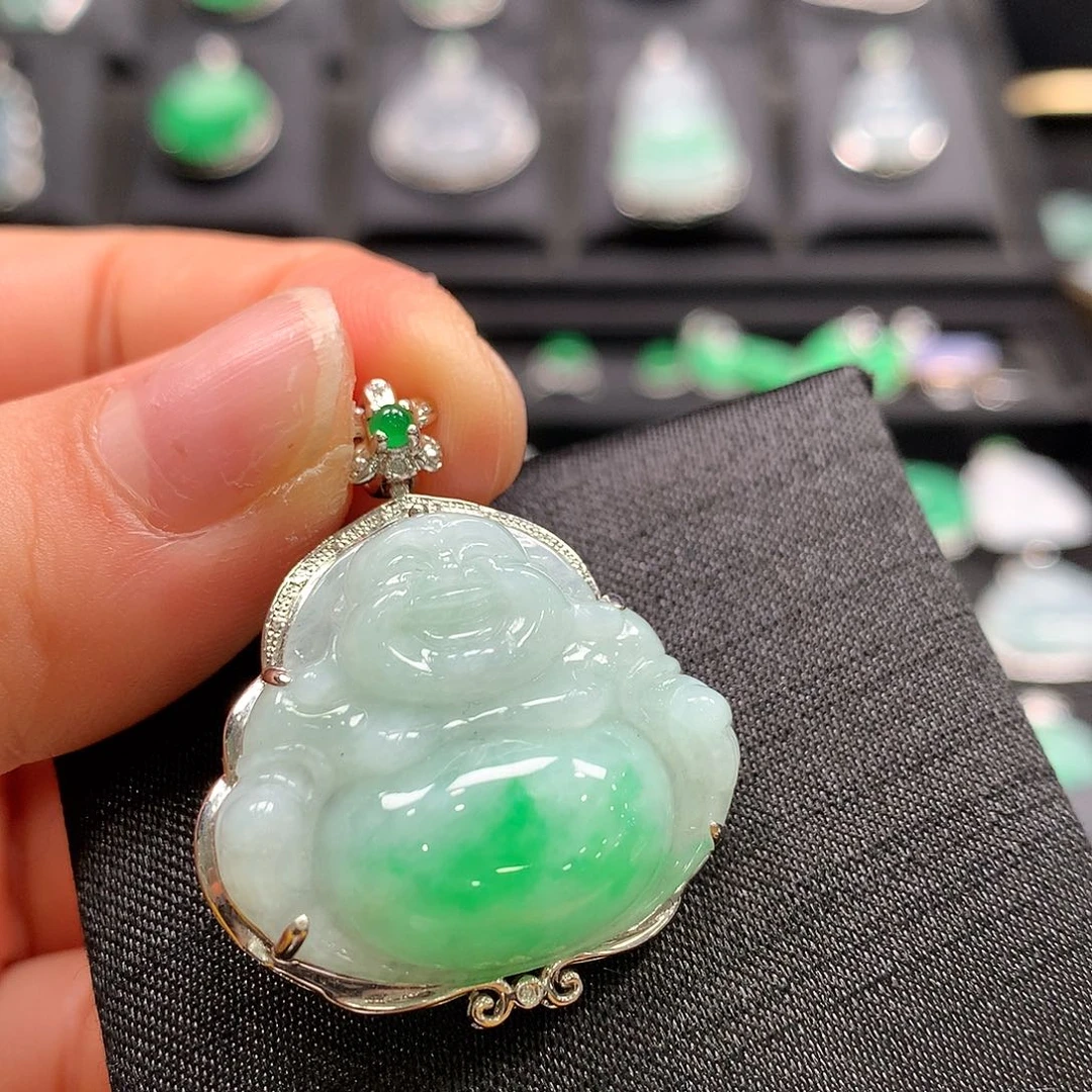 翡翠18K金镶嵌颈饰佛公