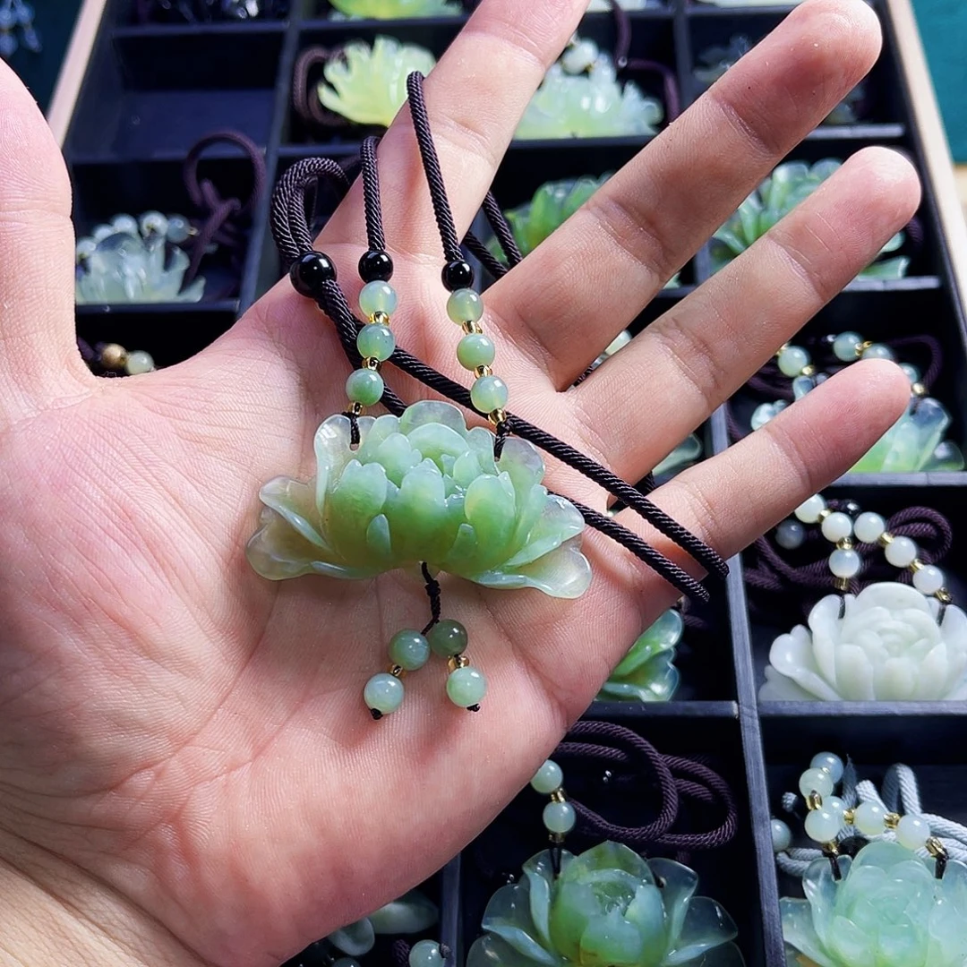 未镶嵌蛇纹石玉颈饰