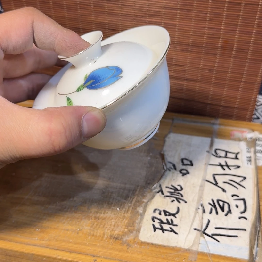 微瑕疵介意勿拍陶瓷器皿G064