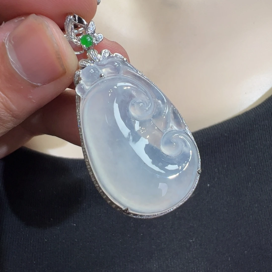 翡翠吊坠(不含链)18K金镶嵌