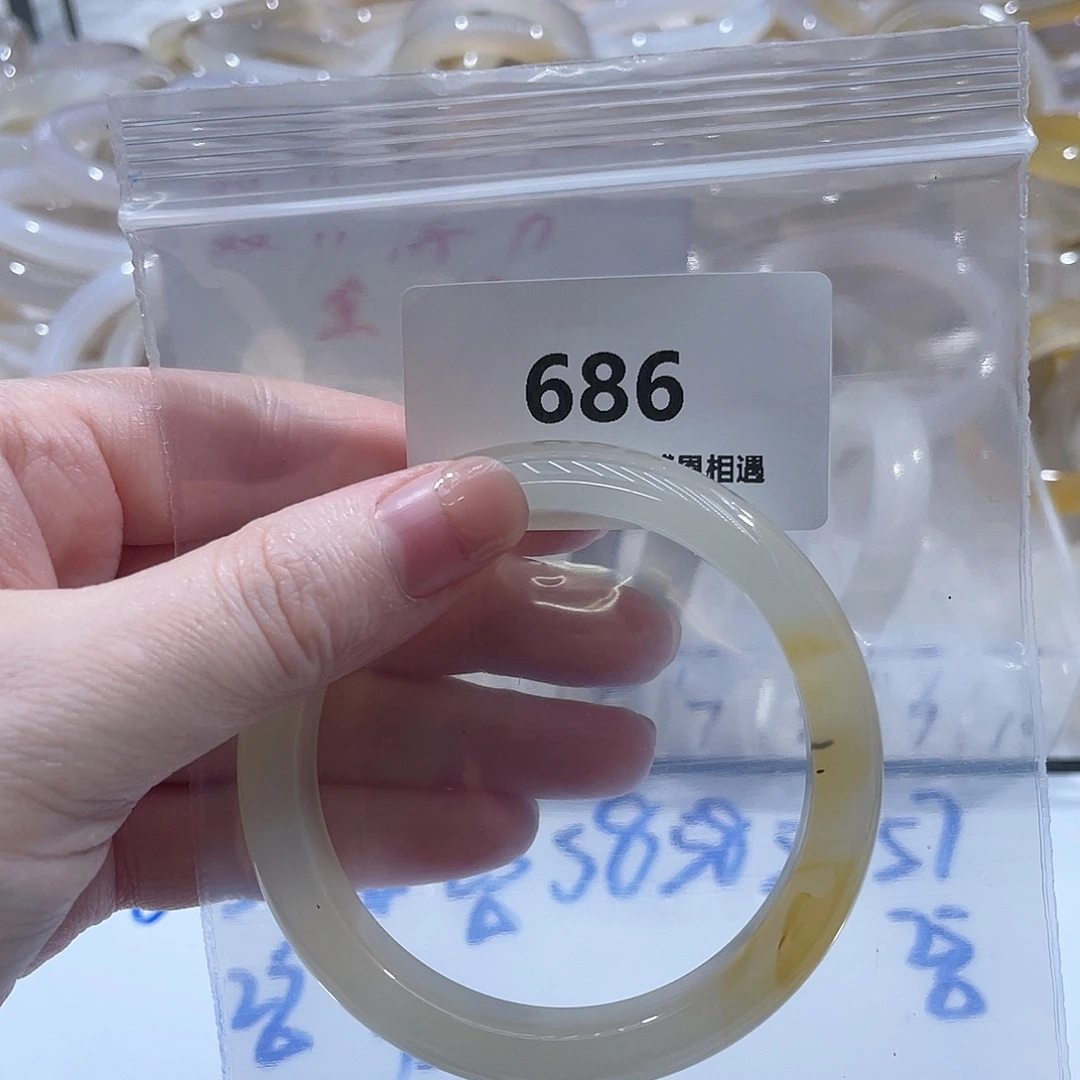 晴***雳玛瑙/玉髓未镶嵌手镯