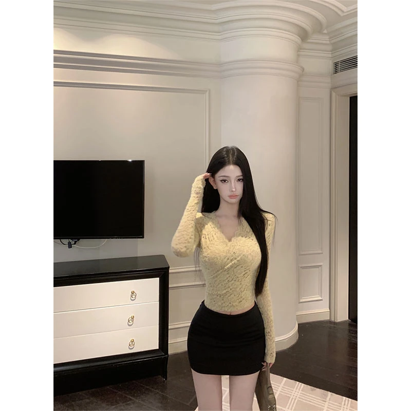 2025秋季新款法式纯欲气质感V领蕾丝针织衫上衣修身百搭短裙套装