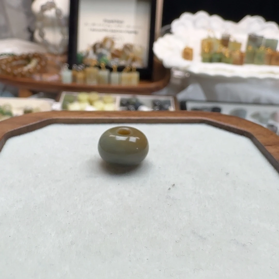 杨***0和田玉（糖玉）未镶嵌戒指不退换