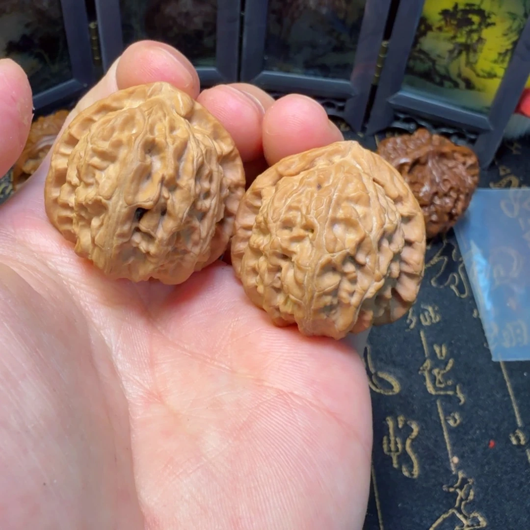 文玩核桃吊坠三角白35