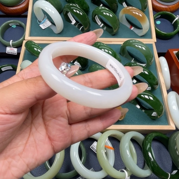 未镶嵌手镯和田玉