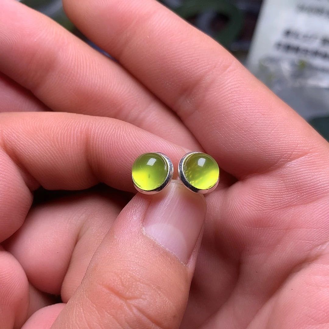 蛇纹石玉未镶嵌耳钉