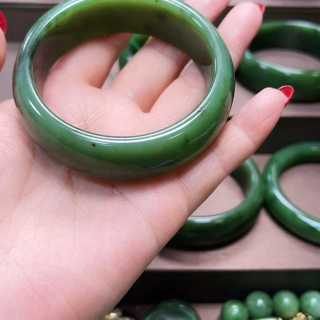 和田玉（碧玉）未镶嵌手镯