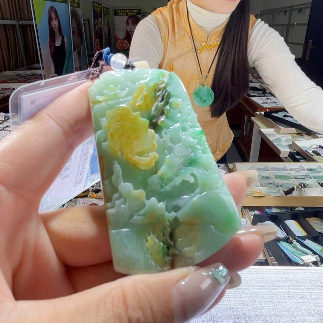 翡翠未镶嵌颈饰一