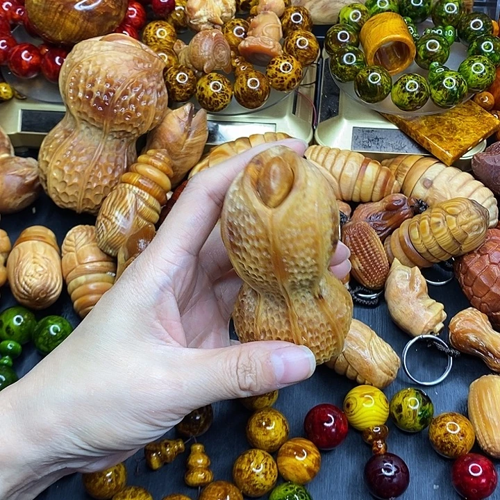 松木琥珀木文玩把件