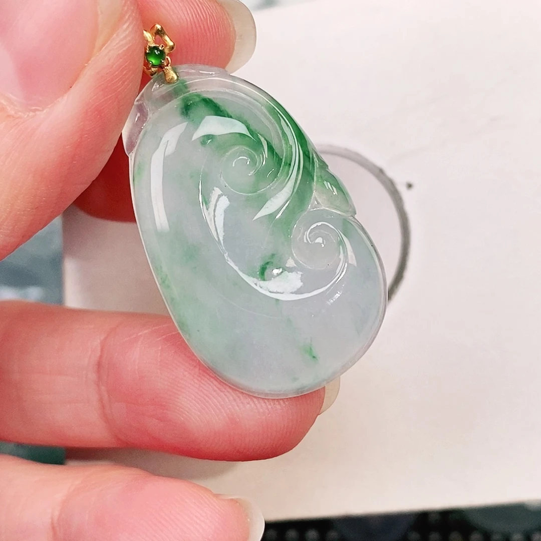 静***音翡翠18K金镶嵌颈饰