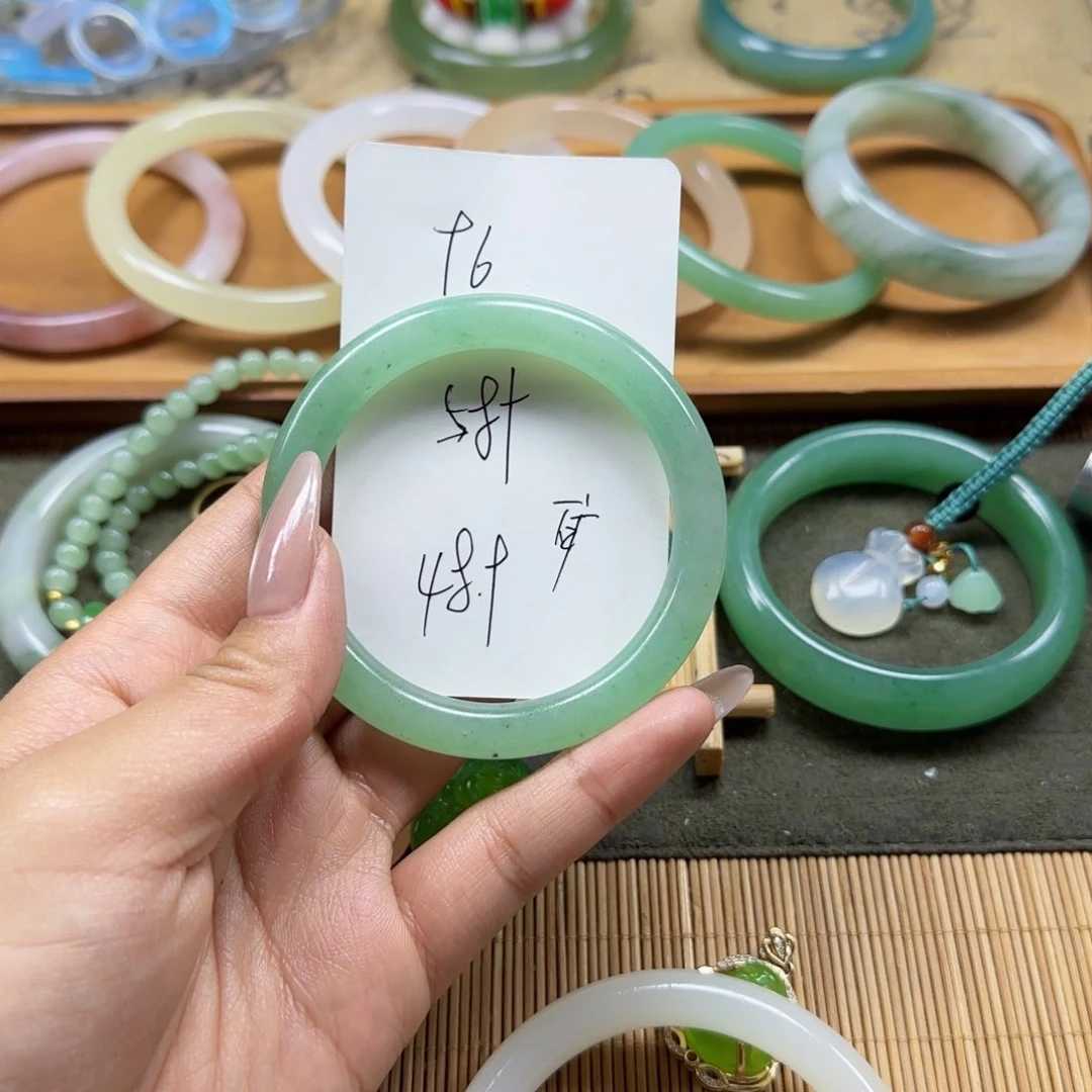 石英质玉手镯未镶嵌96