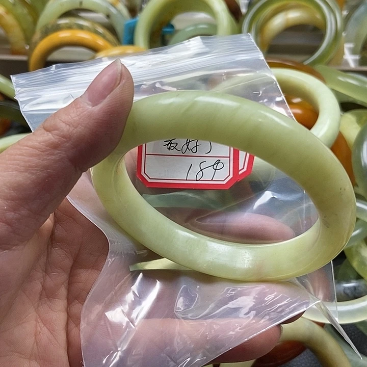 蛇纹石玉手镯未镶嵌S****了