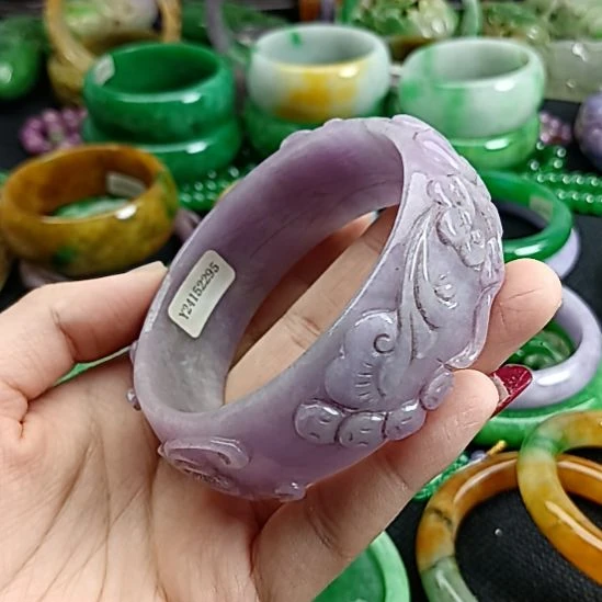 摩***尔翡翠挂件未镶嵌翡翠