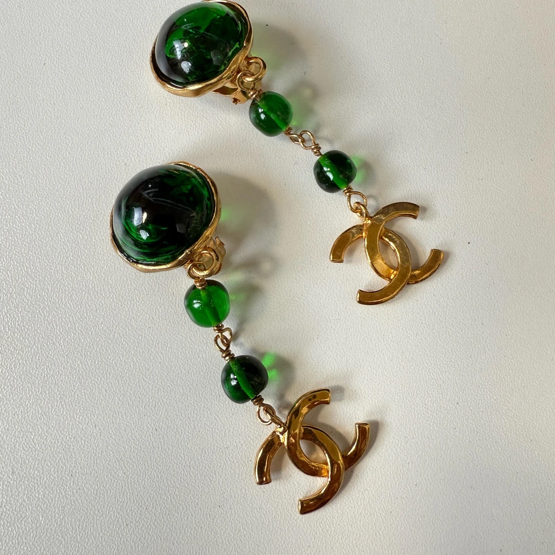 Chanel 绿色琉璃扫肩耳夹