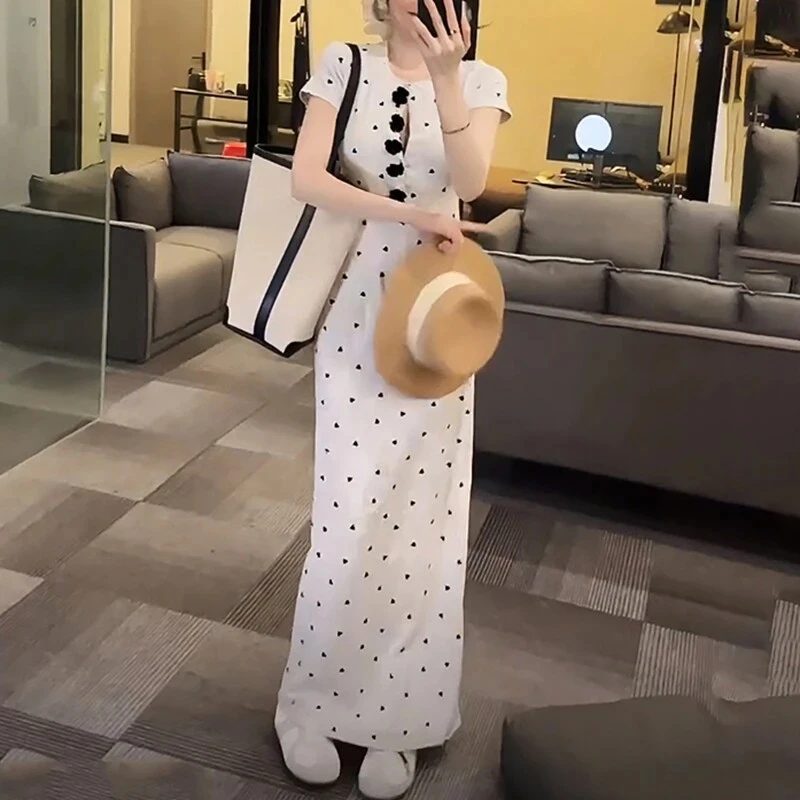 2025夏季新款心形辣妹法式轻奢连衣裙女气质修身显瘦性感包臀长裙