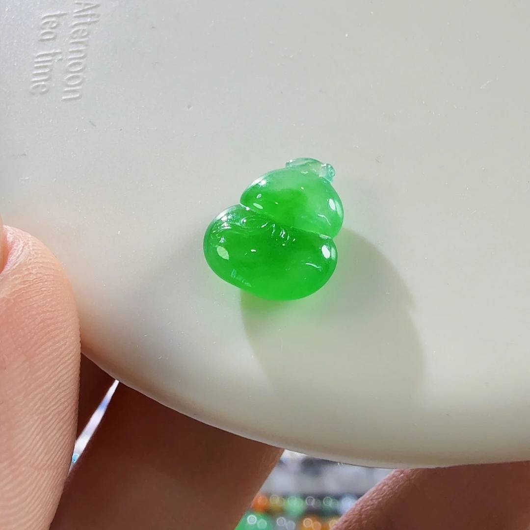 翡翠未镶嵌颈饰阳绿葫芦（订金）