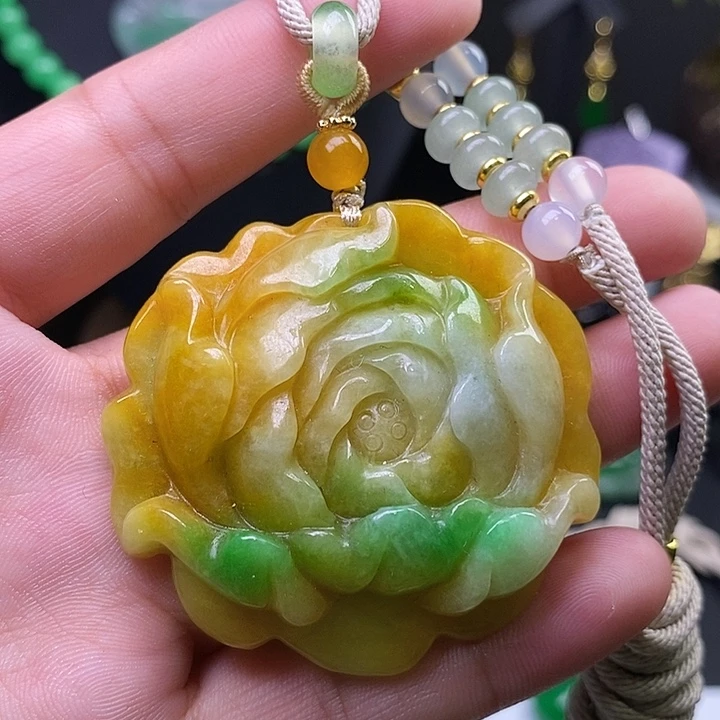 翡翠未镶嵌吊坠(赠链)