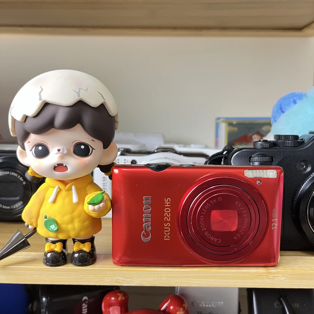 9新  佳能ixus220hs 网红款 屏幕有膜 成色如图配件齐