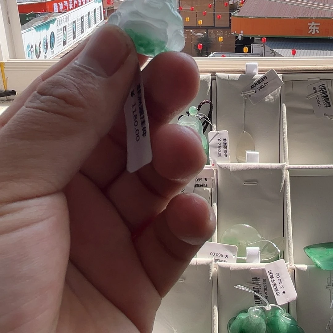 石英质玉颈饰未镶嵌