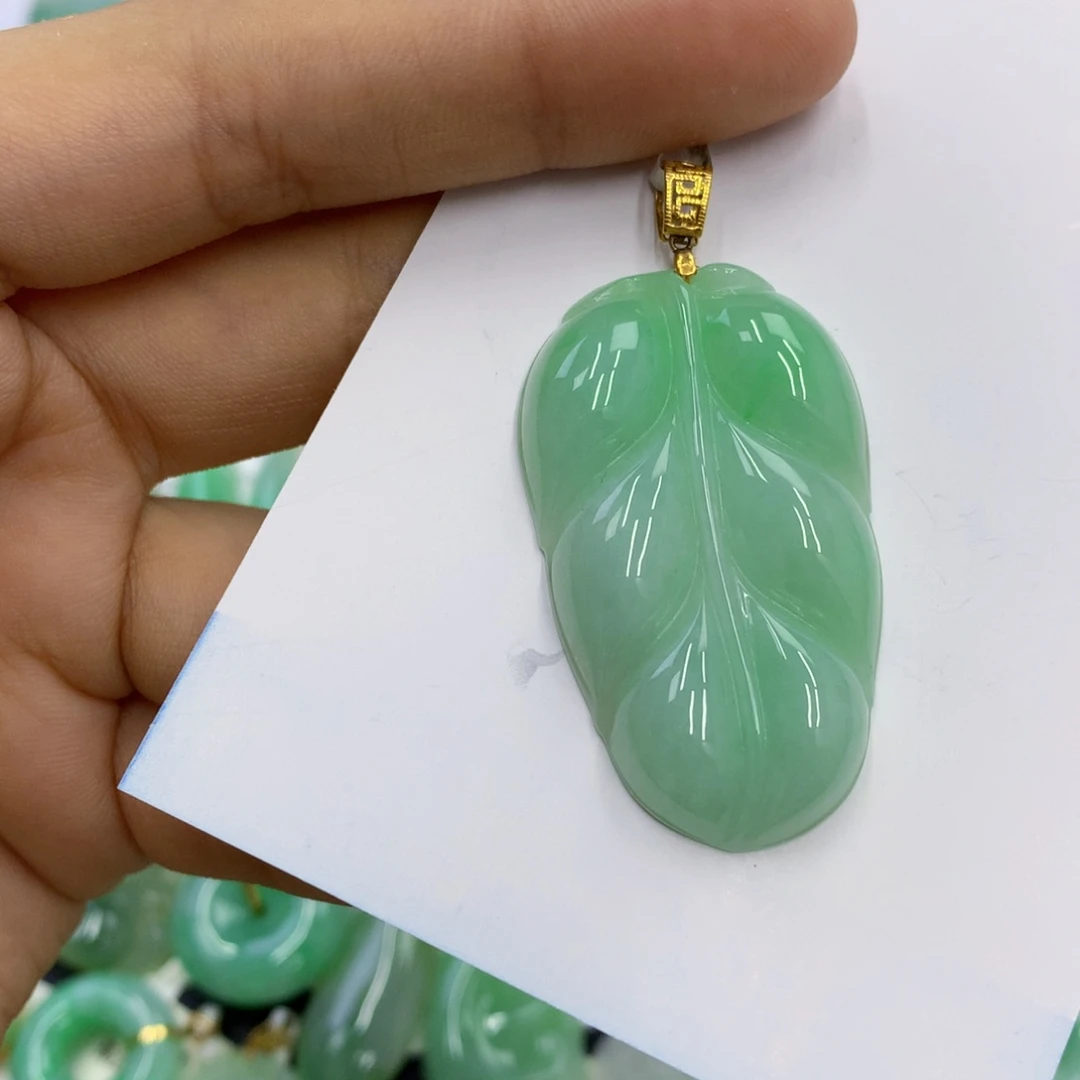 翡翠18K金镶嵌颈饰翡翠