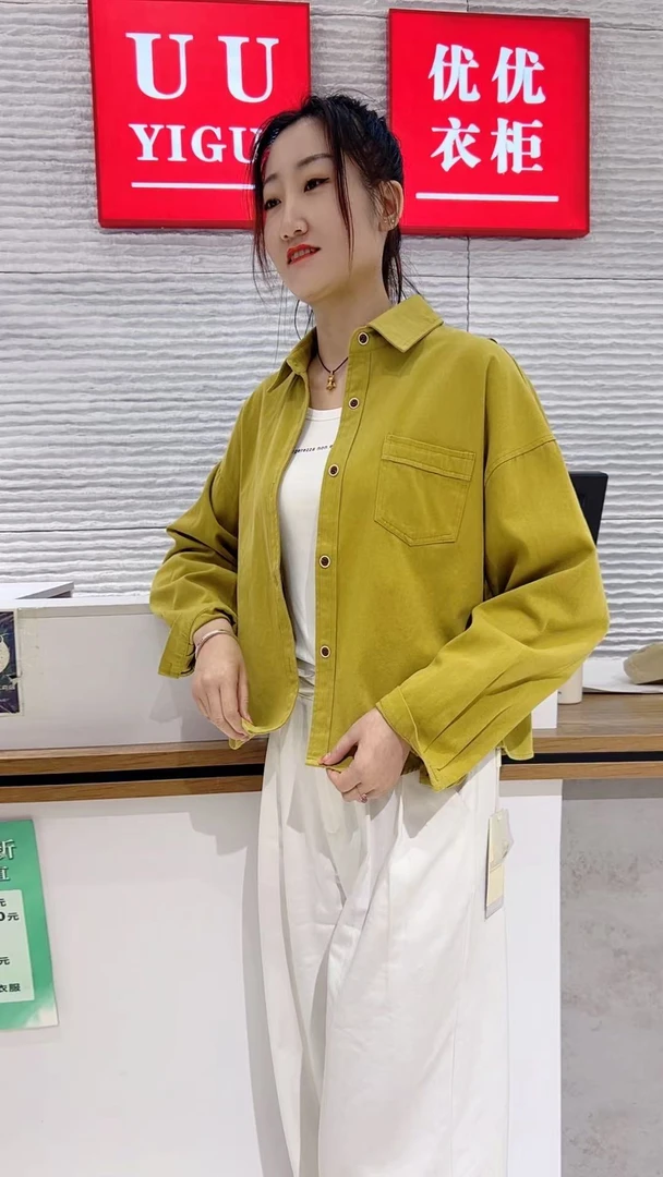 牛油果绿长袖衬衫女宽松显瘦设计感时尚休闲叠穿上衣春秋季