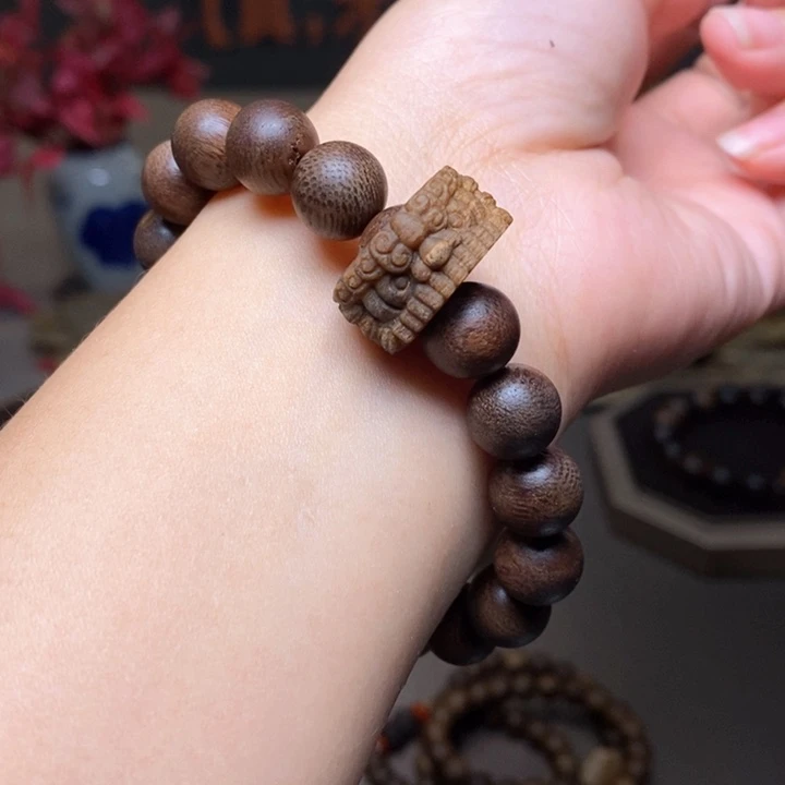 沉香手串越南帝王富森红土1.0➕醒狮沉香木雕设计