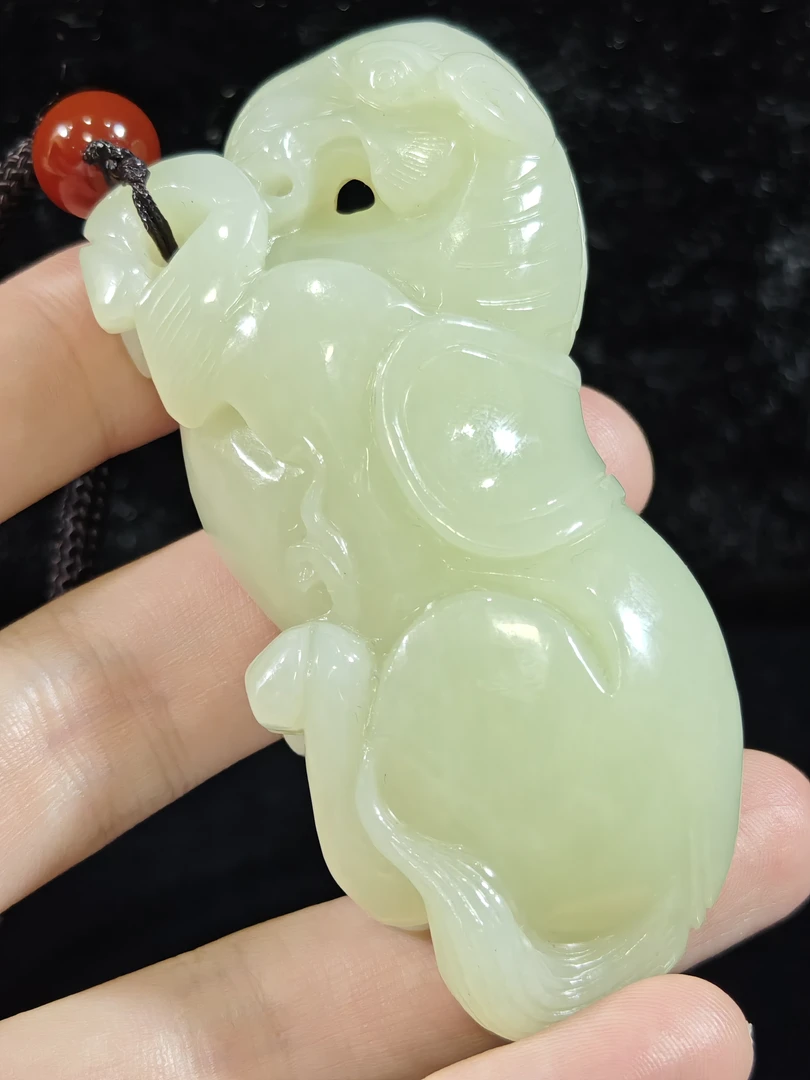旧藏天然和田玉马到成功手把件摆件114克80*22*38mm