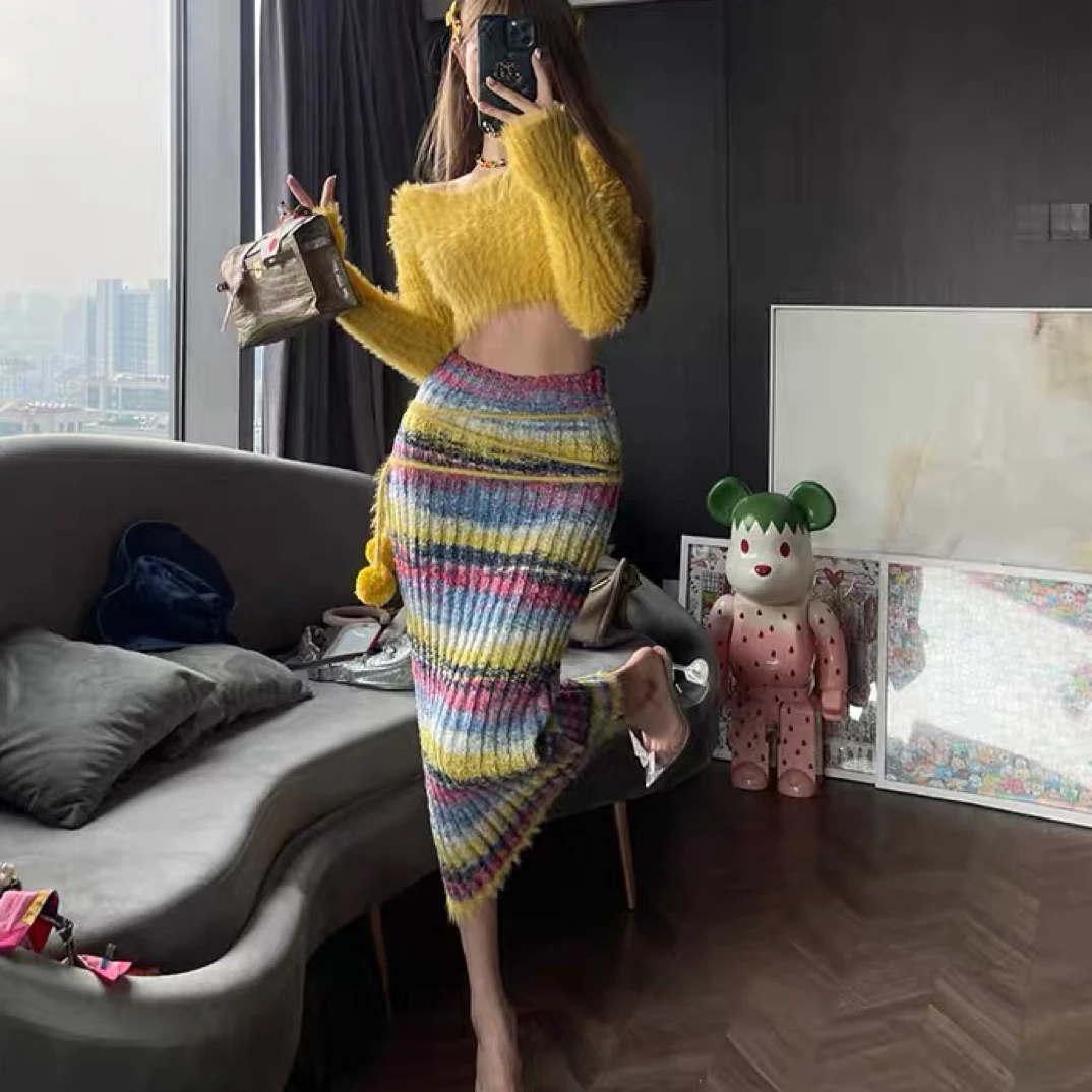 梦梦 MENGMENG｛油画辣妹 秋冬纯欲辣妹修身毛衣彩砂半裙套装}