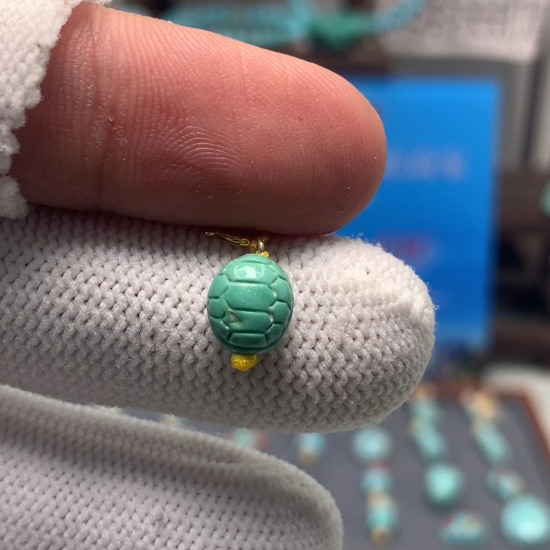 绿松石未镶嵌挂件