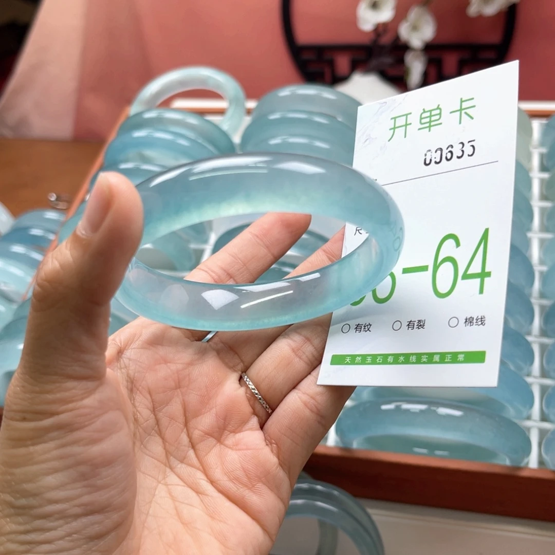 ：***c未镶嵌手镯石英质玉