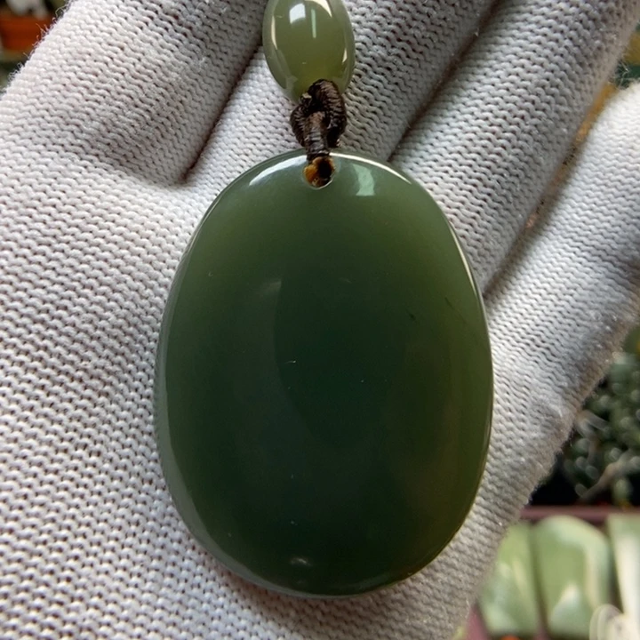 吊坠(赠链)未镶嵌岫岩老玉（透闪石质玉）