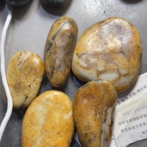 未镶嵌和田玉（糖玉）挂件