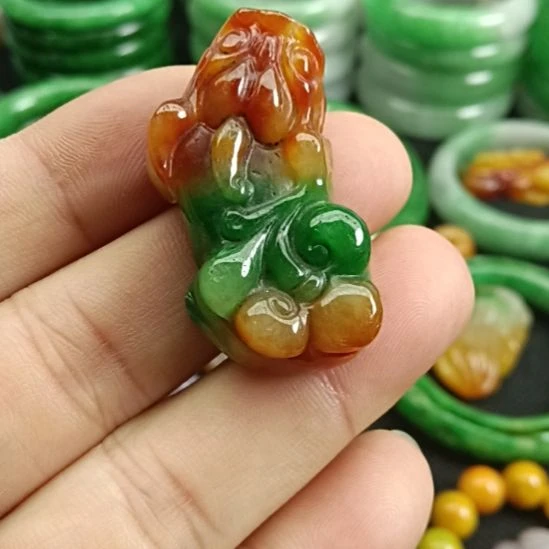 翡翠颈饰未镶嵌翡翠
