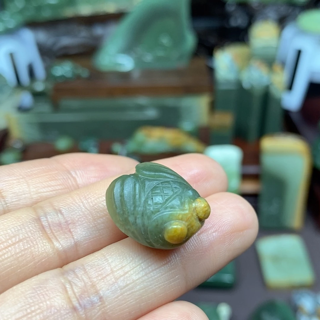 岫岩河磨玉（透闪石质玉）未镶嵌把件