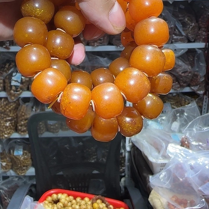 18-19老型鸡油黄手串多样性发其一