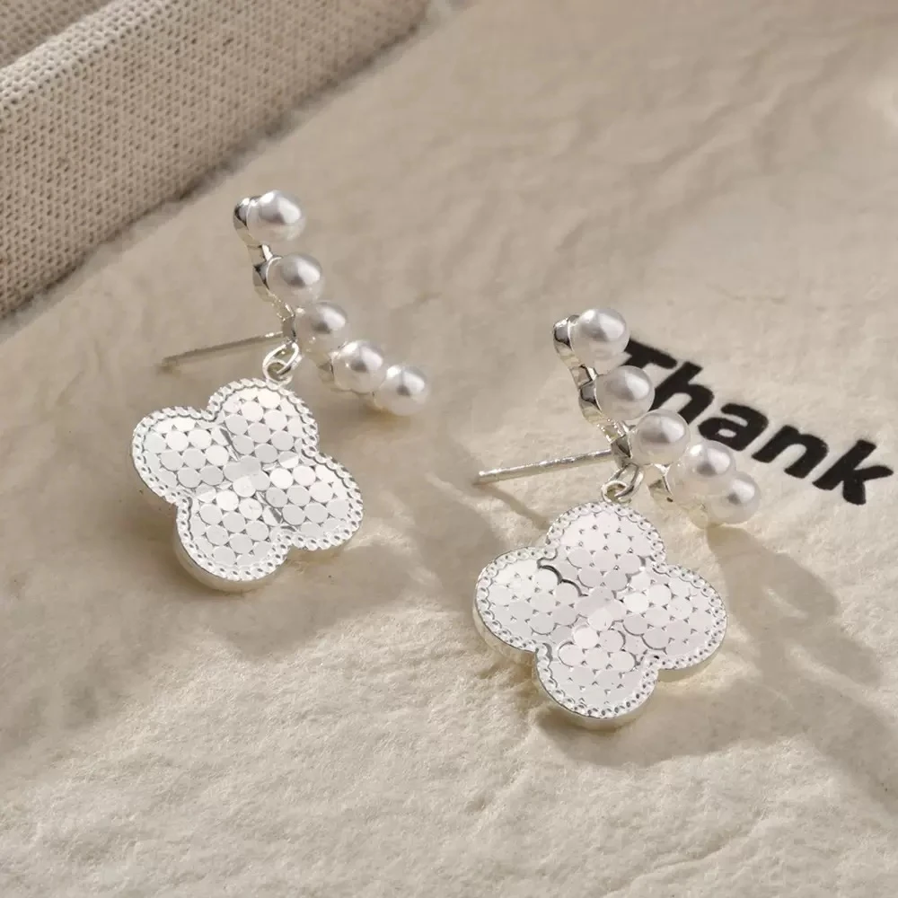 黛芙琦/黛芙琦 铜合金耳饰 小众设计龙鳞碎碎冰四叶花珠个性耳钉