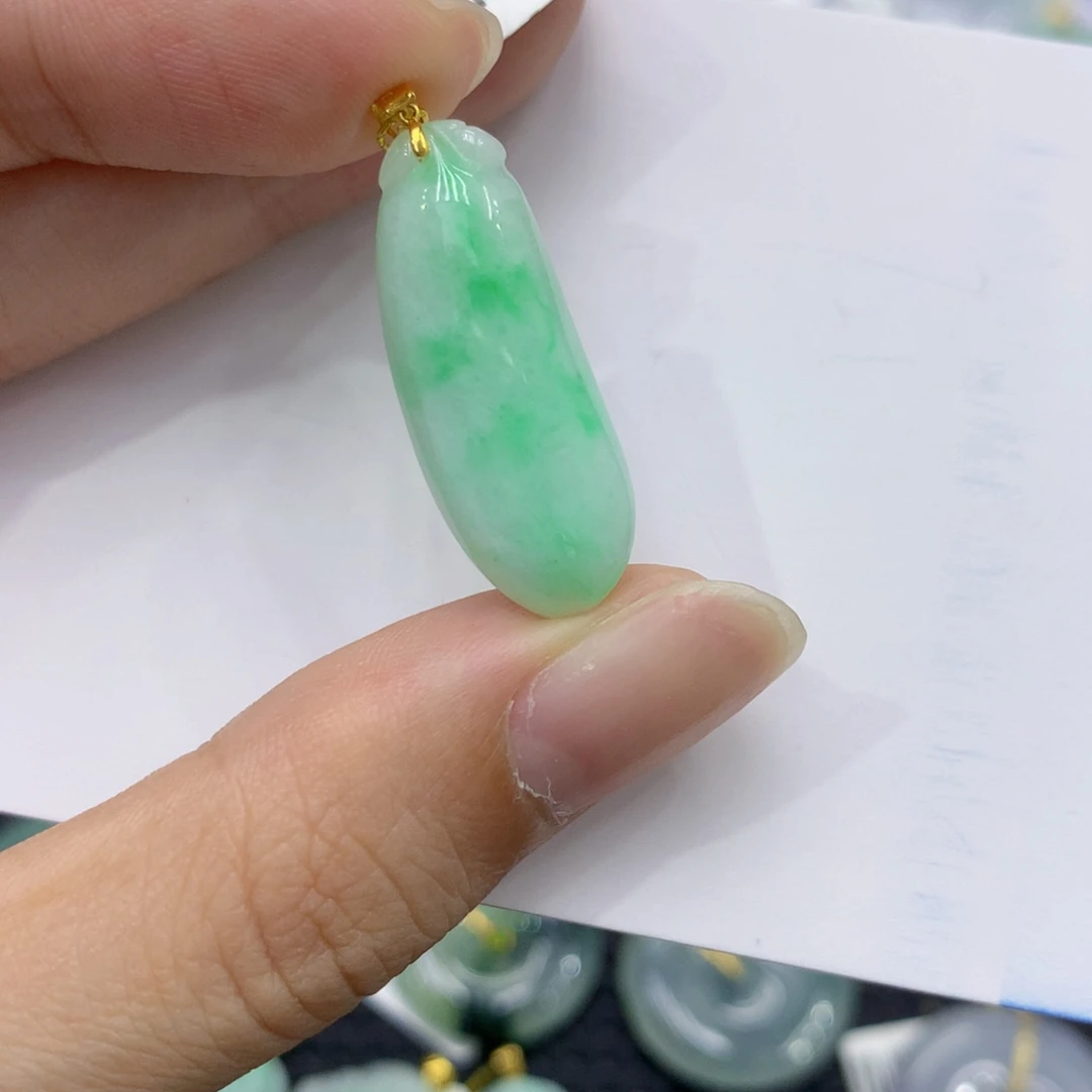颈饰18K金镶嵌翡翠