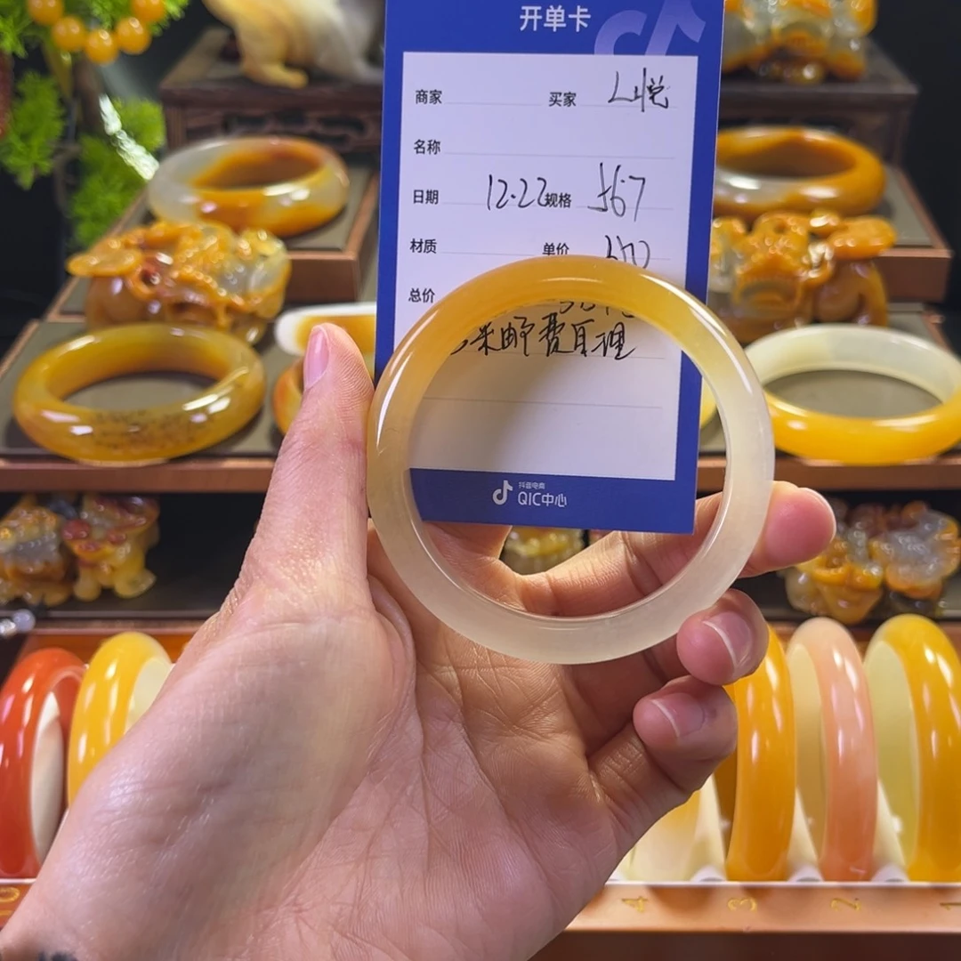 未镶嵌手镯石英质玉L****