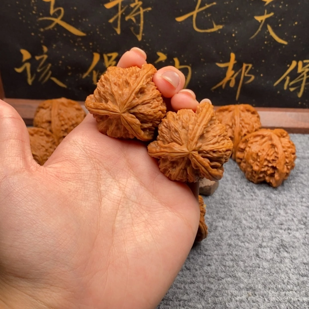 【闪购商品】吊坠文玩核桃就**着