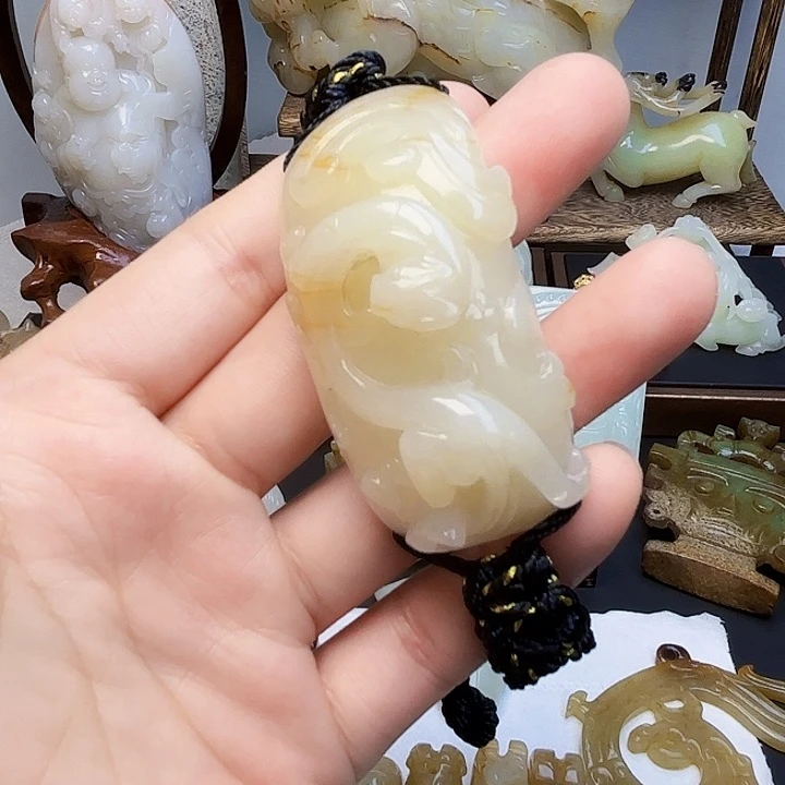 和田玉（糖玉）颈饰未镶嵌