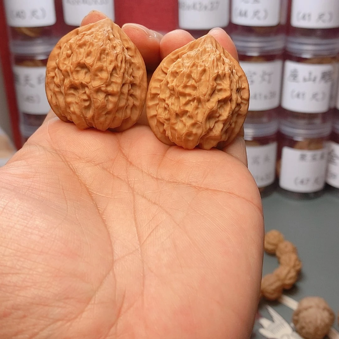 39尺寸全品金牛文玩核桃