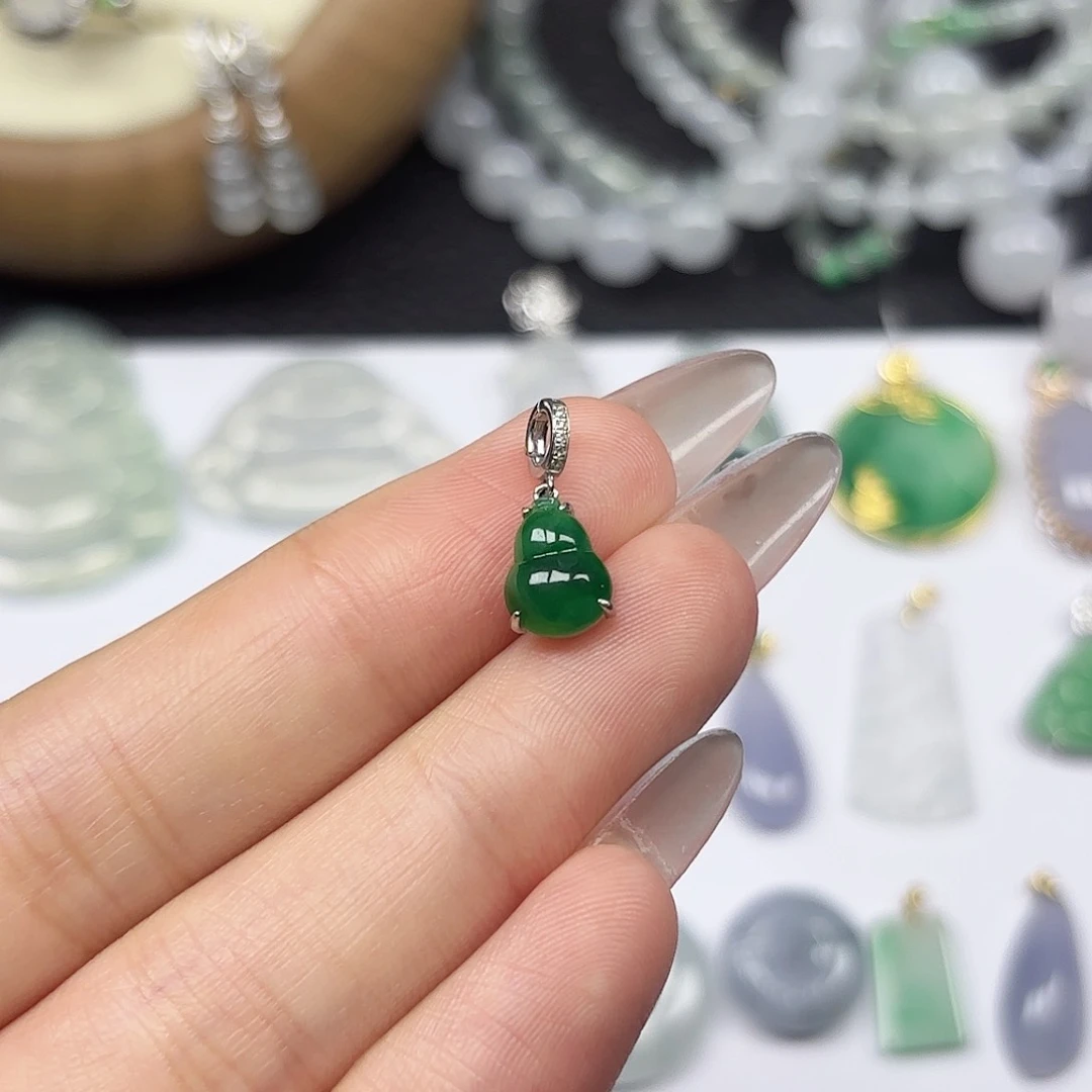 翡翠18K金镶嵌颈饰888888888