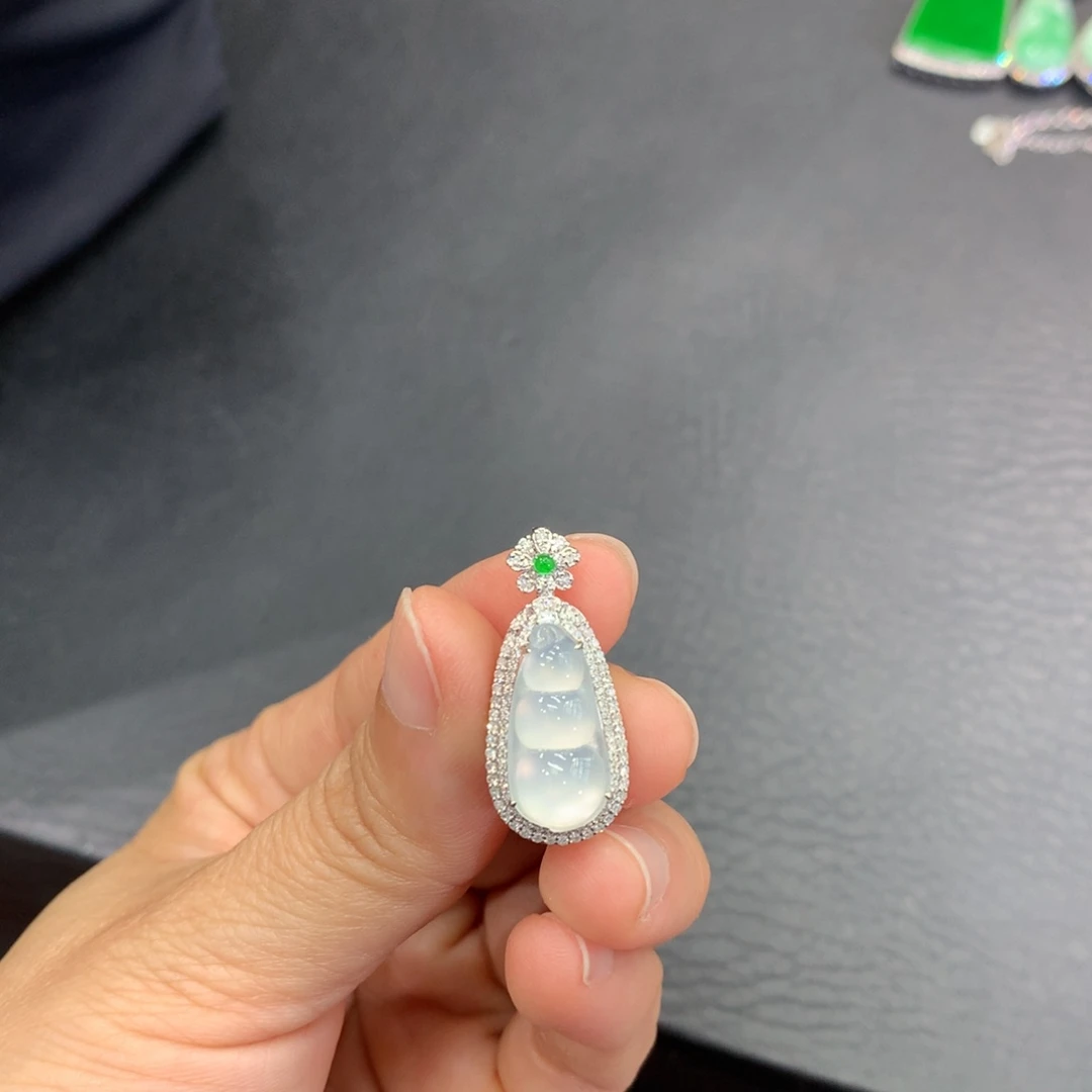 吊坠(不含链)18K金镶嵌翡翠
