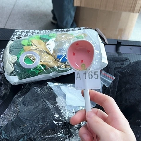 摆件……………………………………………………………………