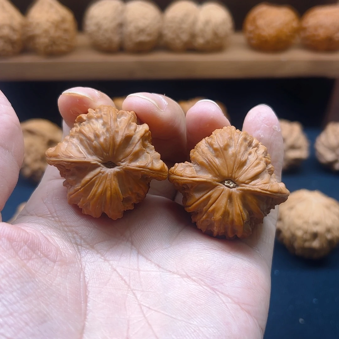 佟***把件核桃山地磨盘38全品