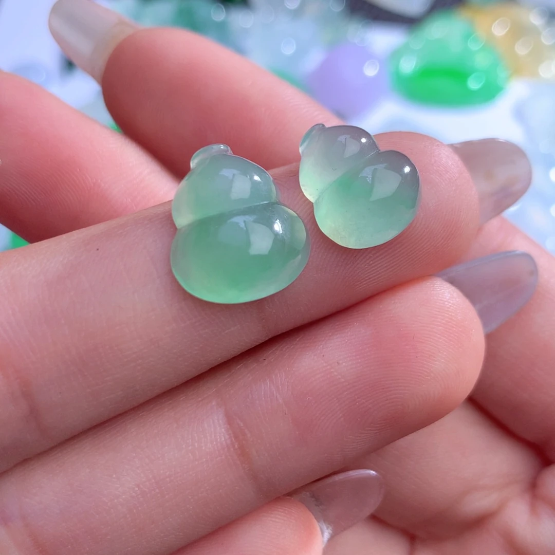 翡翠未镶嵌颈饰缅甸