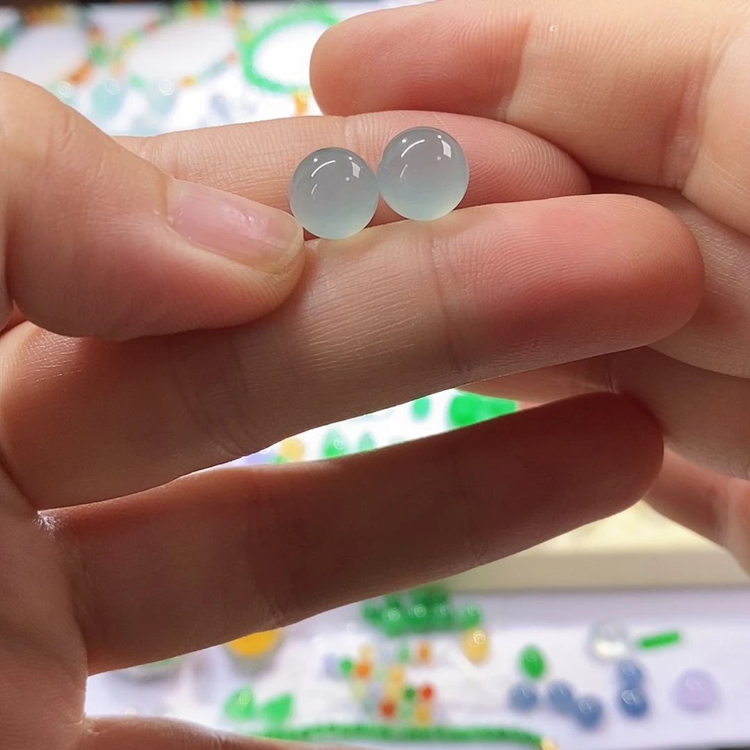 翡翠裸石冰蓝珠子 发其一