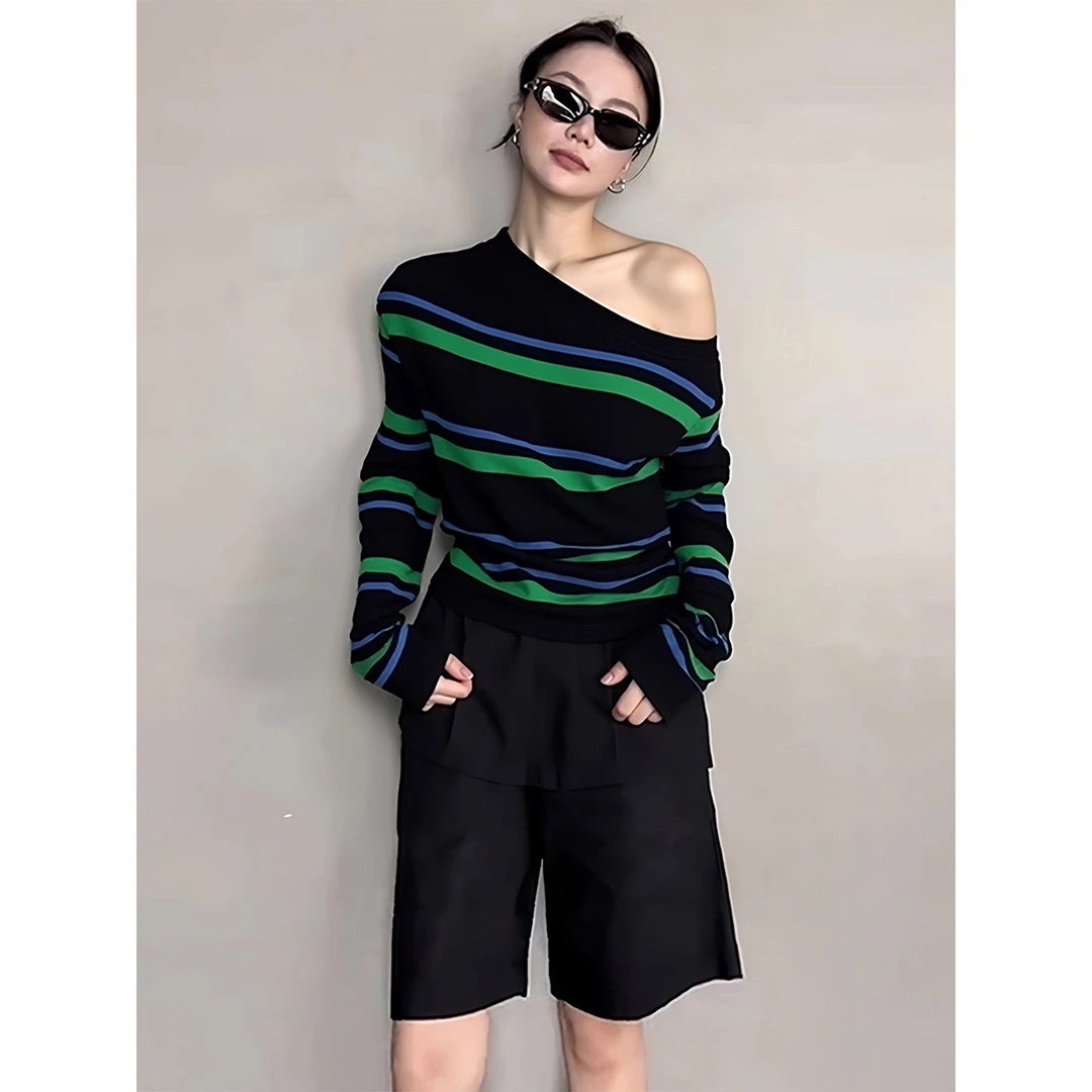 绿色斜肩露肩针织条纹毛衣女2025韩系氛围感巨好看的早秋穿搭上衣