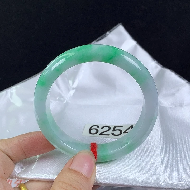 翡翠未镶嵌手镯54圈 阳绿飘花