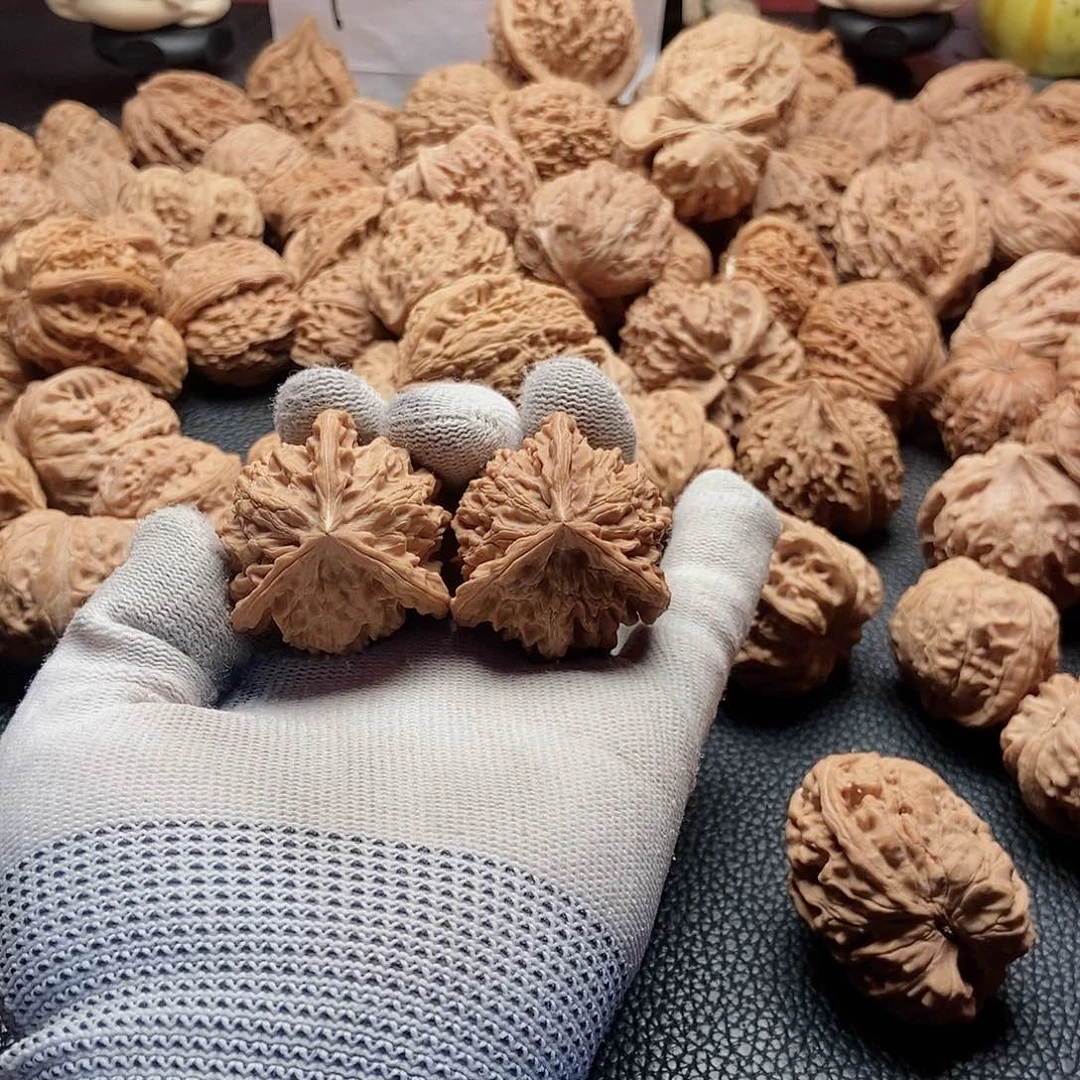 悟***生文玩核桃吊坠盘山三棱奔